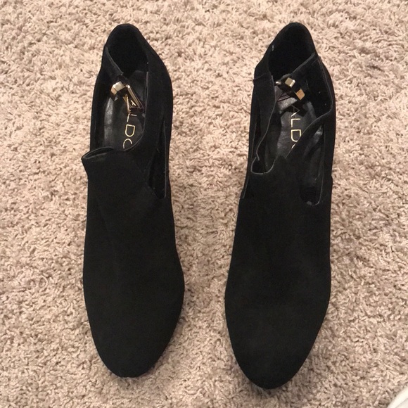 Heels platforms with gold buckle